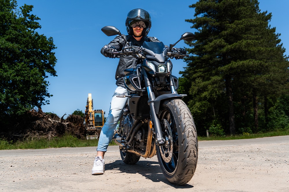 yamaha mt 07 met persoon