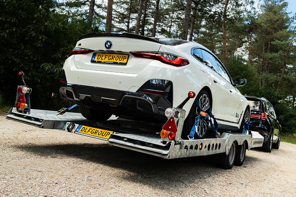 bmw op autoambulance stilstaand