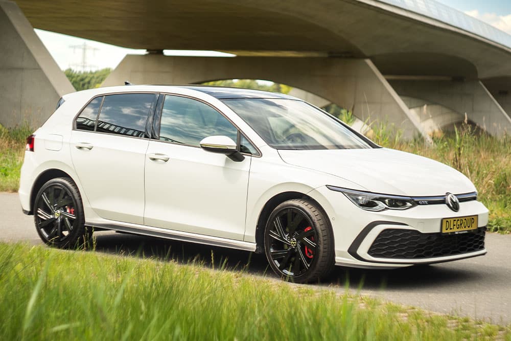 Witte Volkswagen Golf GTE voor zakelijke lease