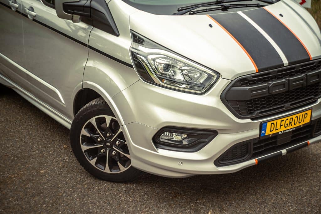 Ford Transit voorzijde met DLF kenteken via netto operational lease